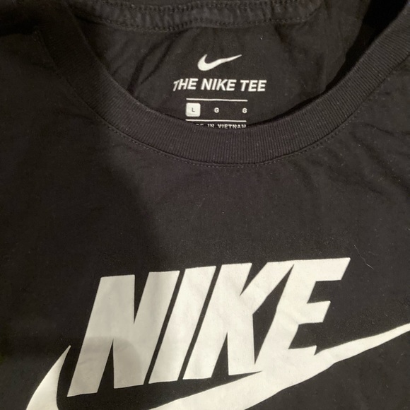 Nike black tshirt short sleeve - Picture 3 of 3